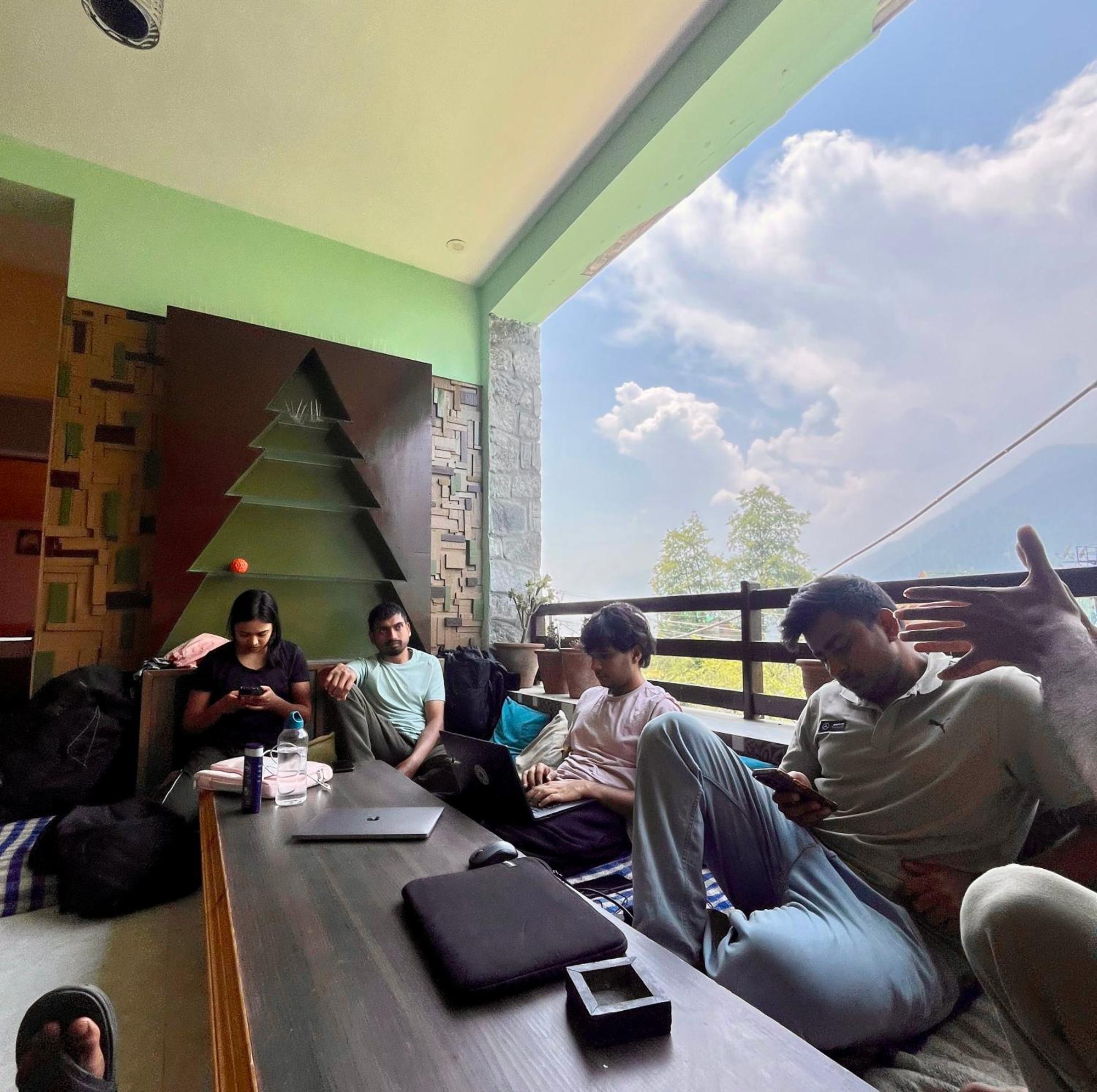 Fluestern Hostel And Cafe Nagar (Himachal Pradesh) Exterior foto
